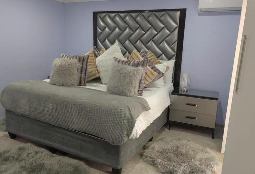 חדר דחוקס עם מיטת קינג, Obaa Sima Guest House