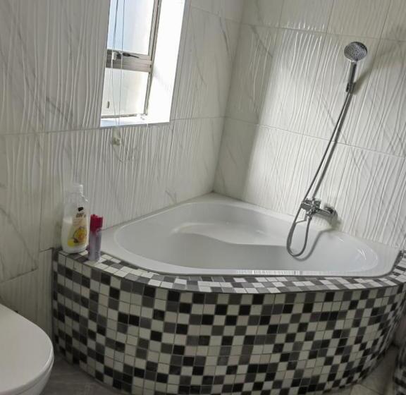 חדר דחוקס עם מיטת קינג, Obaa Sima Guest House