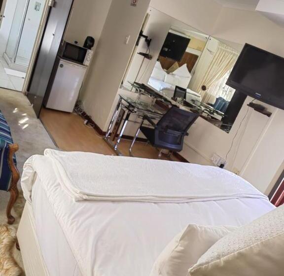 חדר דחוקס עם מיטת קינג, Obaa Sima Guest House