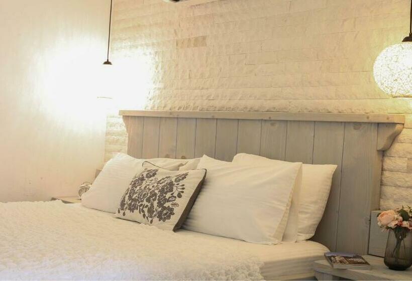 Studio Standard, Ceylan Boutique House