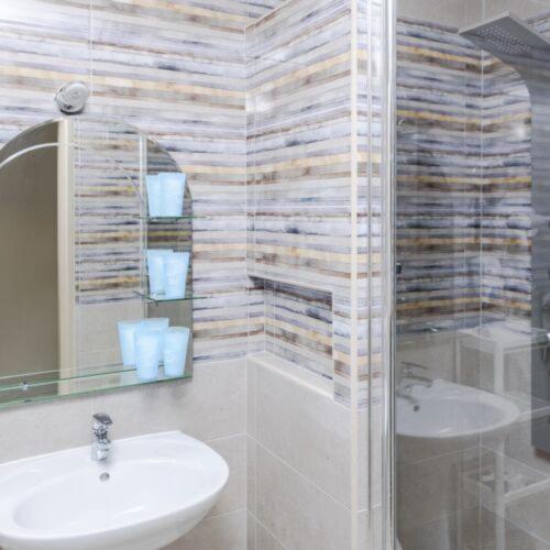 חדר סטנדרט, Zenubia