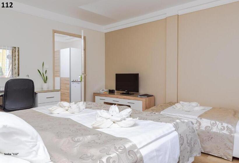 חדר סטנדרט לשלושה, Zenubia