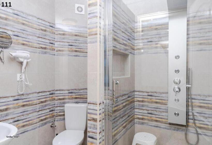 חדר סטנדרט לשלושה, Zenubia