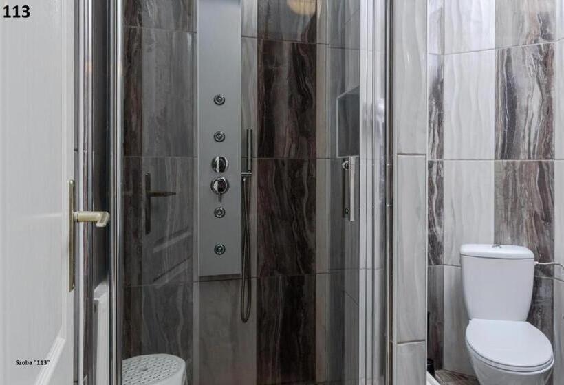 חדר סטנדרט לשלושה, Zenubia