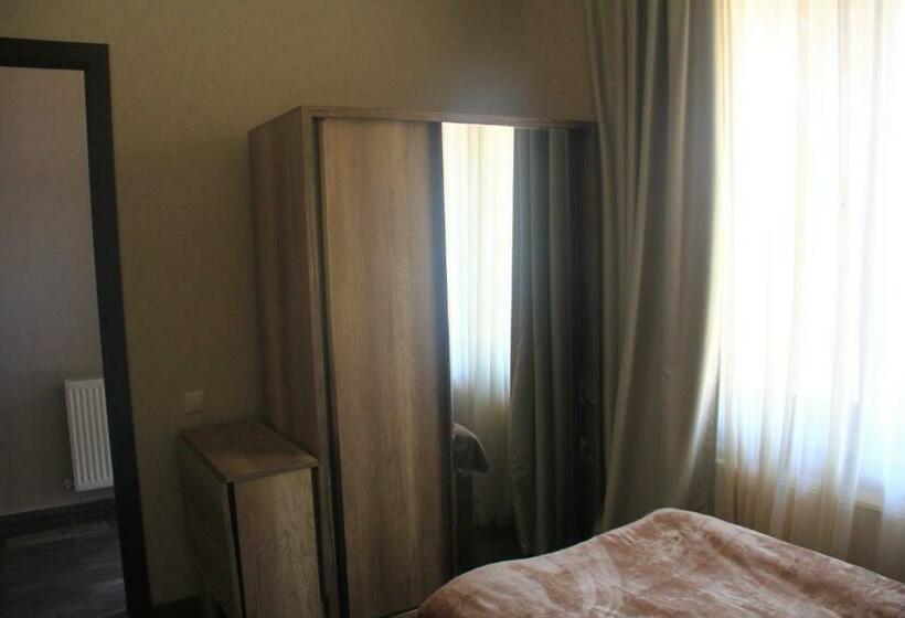 اتاق استاندارد, Guest House Fifty