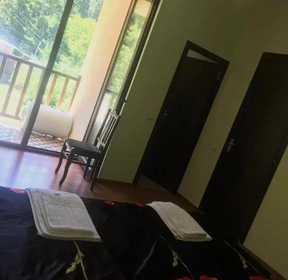 ویلای 3 خوابه, Nia S Guesthouse