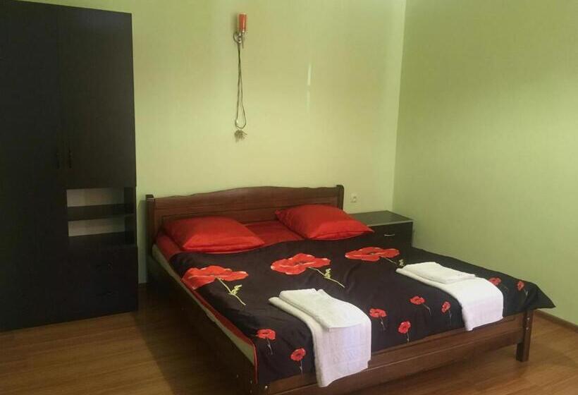 ویلای 3 خوابه, Nia S Guesthouse