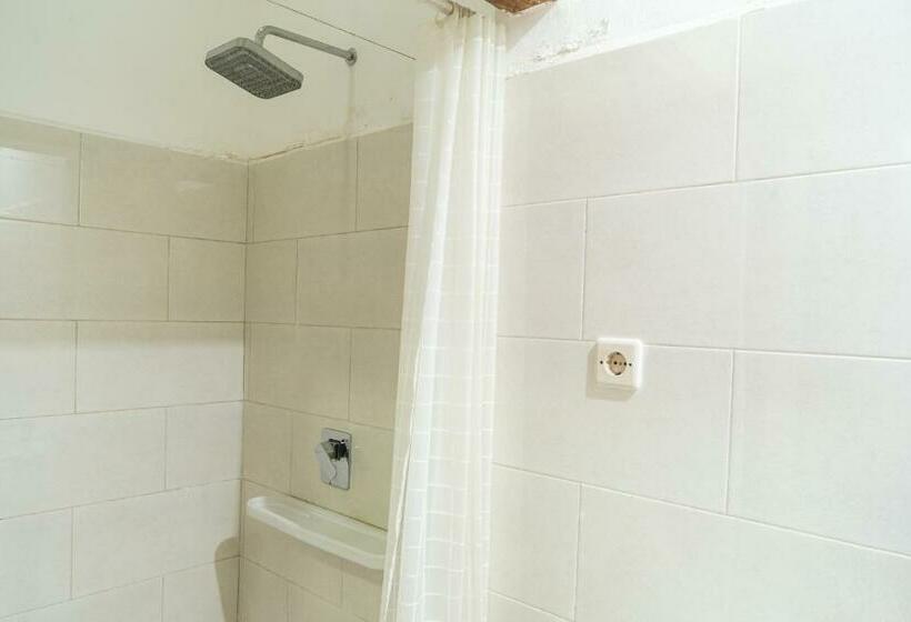 Номер Стандарт, Reddoorz Plus Near One Bell Park Avenue