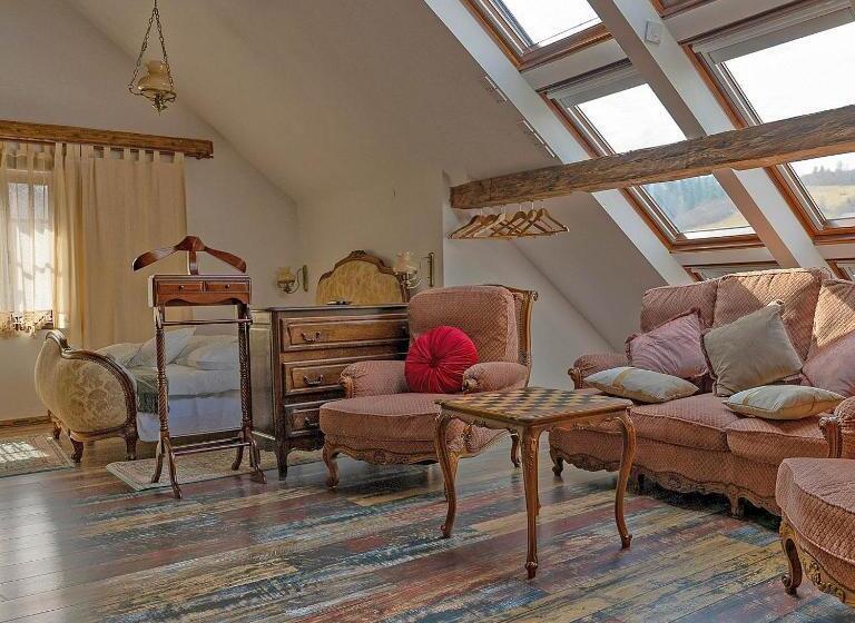 Студия Deluxe, Casa Poveste Pensiunea Muzeu