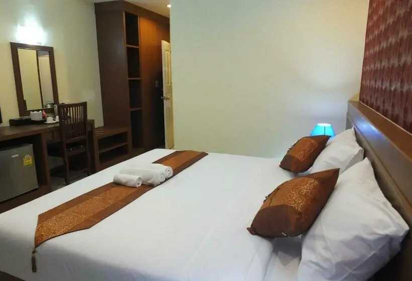 اتاق لوکس با تخت بزرگ, Karnmanee Place