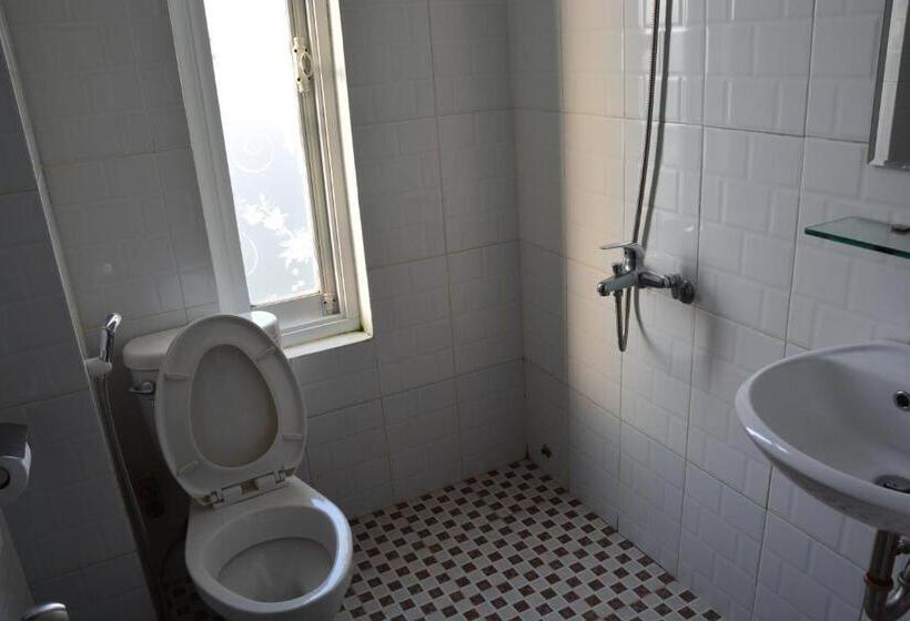 اتاق خانوادگی, Lusa Guesthouse