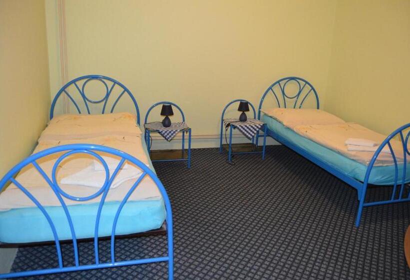 شقة غرفتين نوم مزودة بشُرفة, Penzion Paradise