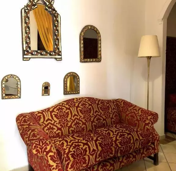 سوئیت جونیور با ماساژ آبی, Casa Imperial