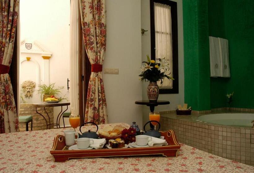 سوئیت جونیور با ماساژ آبی, Casa Imperial