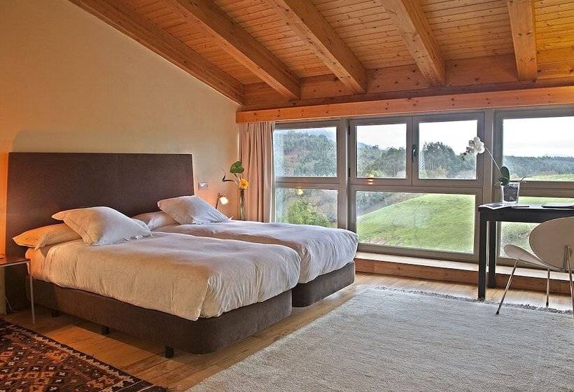 Номер Superior, El Babú