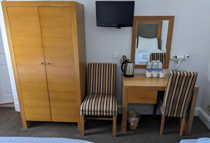 غرفة عائلية, Maitlandfield House