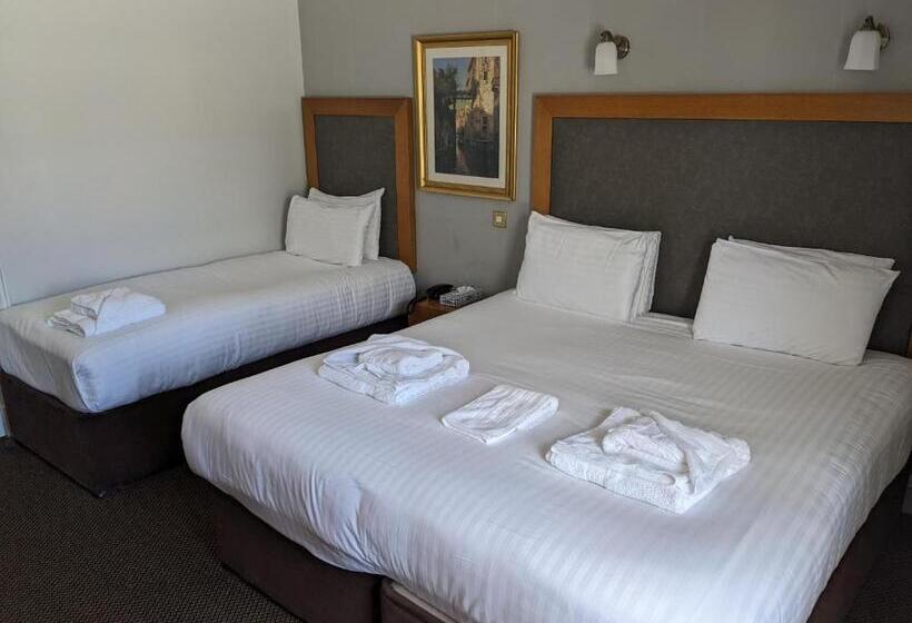 غرفة عائلية, Maitlandfield House