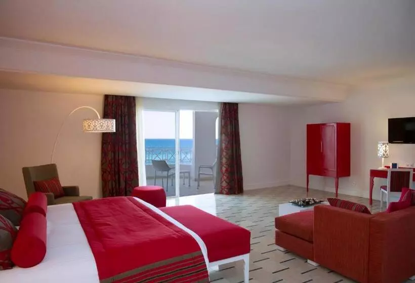 سوییت جونیور با چشم‌انداز دریا, Radisson Blu Resort & Thalasso, Hammamet