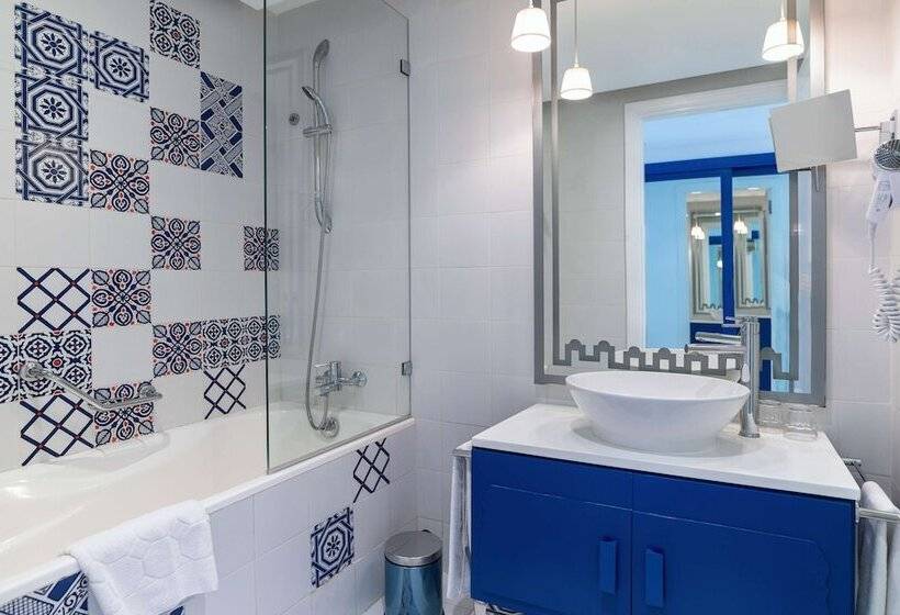 חדר פרמיום נוף לים, Radisson Blu Resort & Thalasso, Hammamet