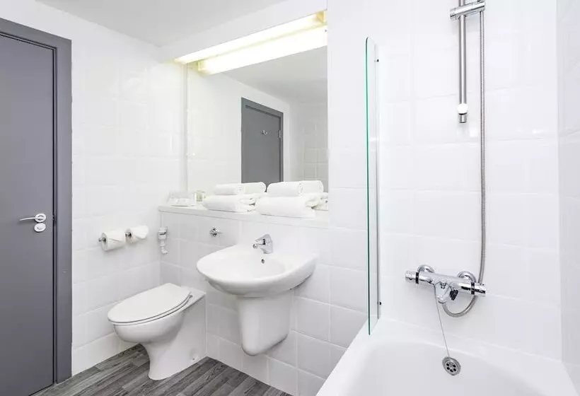 اتاق استاندارد سه نفره, Sheffield Metropolitan