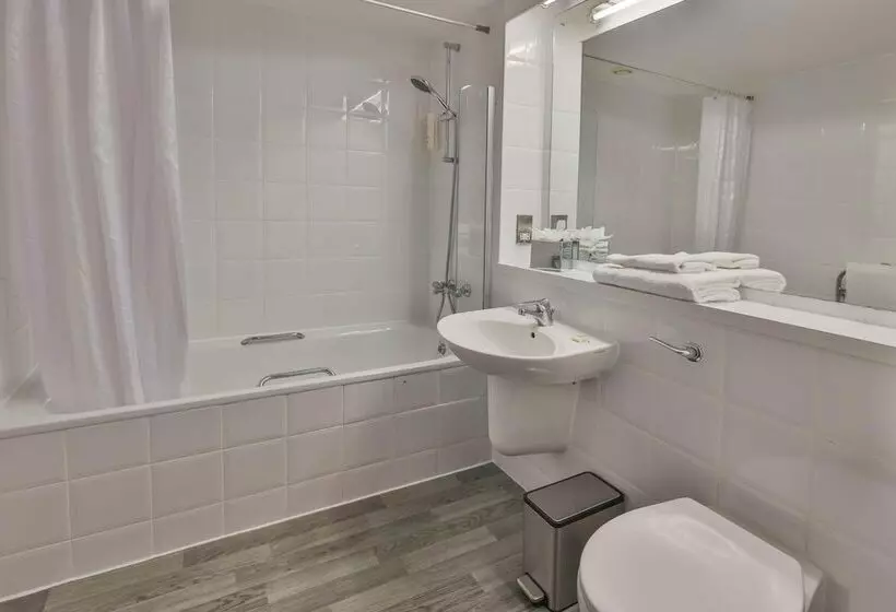 اتاق استاندارد سه نفره, Sheffield Metropolitan
