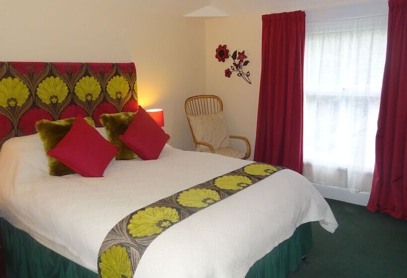 غرفة سوبيريور, Edward