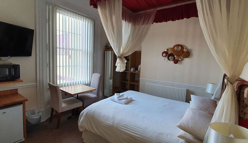 غرفة سوبيريور, Edward