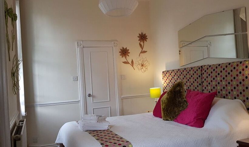 غرفة قياسية سرير مزدوج, Edward