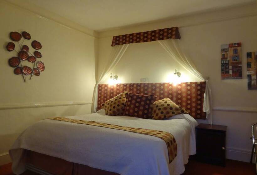 غرفة قياسية سرير مزدوج, Edward