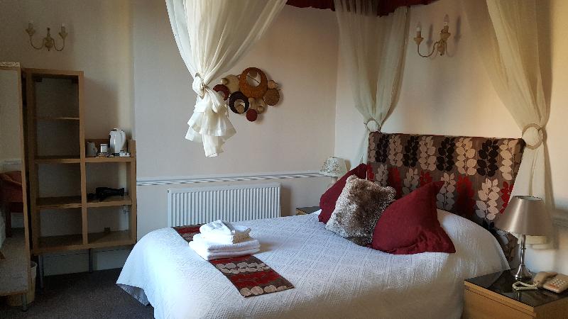 غرفة سوبيريور, Edward