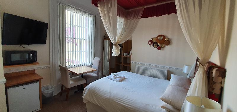 غرفة سوبيريور, Edward