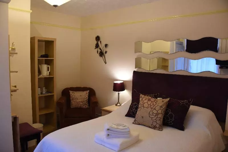 Chambre Economy, Edward