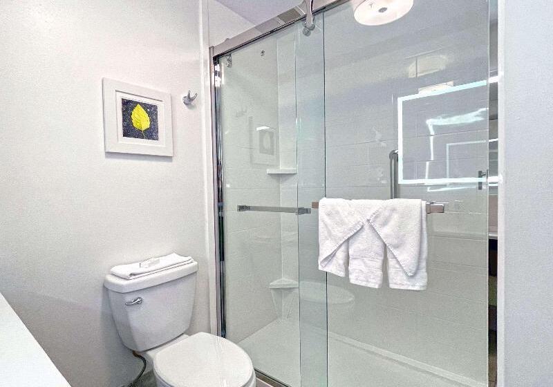 غرفة عائلية, Edward