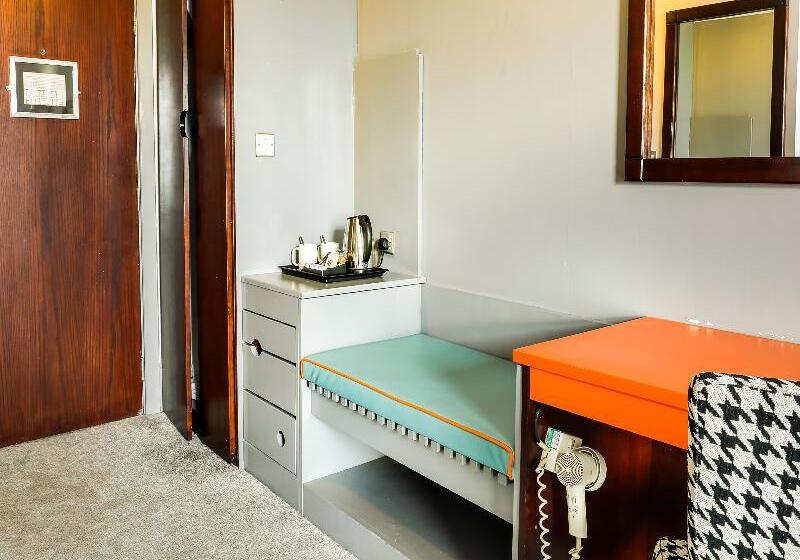 اتاق خانوادگی, Sheffield Metropolitan