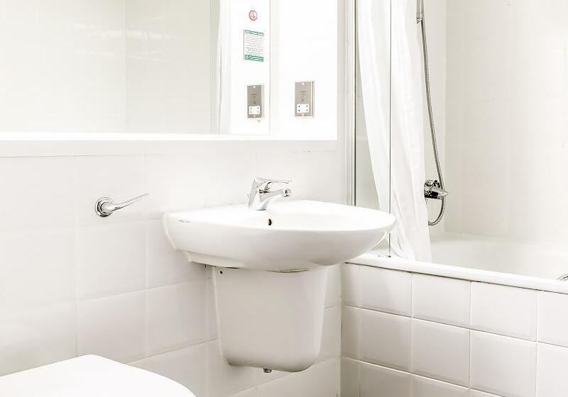 اتاق استاندارد سه نفره, Sheffield Metropolitan