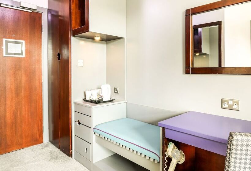 اتاق استاندارد سه نفره, Sheffield Metropolitan