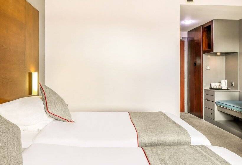 اتاق استاندارد سه نفره, Sheffield Metropolitan