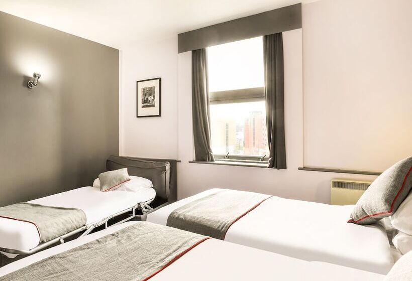 اتاق استاندارد سه نفره, Sheffield Metropolitan