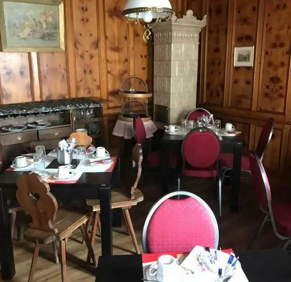 اتاق استاندارد یک تخته با سرویس بهداشتی مشترک, B&b Hotel & Appartements Chasa Valär