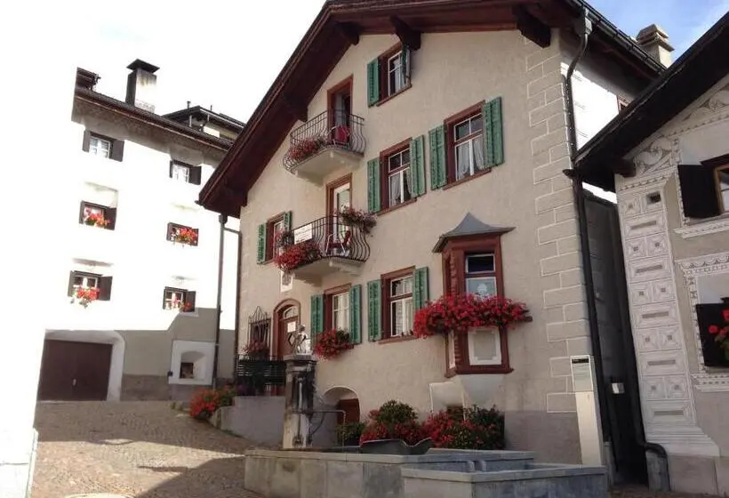 اتاق استاندارد با سرویس بهداشتی مشترک, B&b Hotel & Appartements Chasa Valär