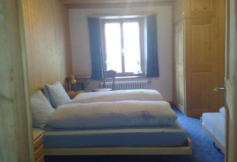 اتاق استاندارد سه تخته با سرویس بهداشتی مشترک, B&b Hotel & Appartements Chasa Valär