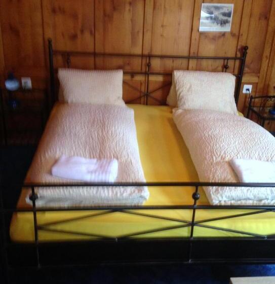 バスルーム共有のトリプルスタンダード, B&b Hotel & Appartements Chasa Valär