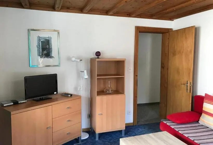آپارتمان خانوادگی, B&b Hotel & Appartements Chasa Valär