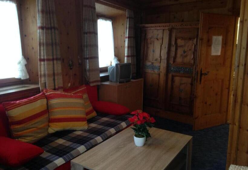 バス共有のスタンダードルーム, B&b Hotel & Appartements Chasa Valär