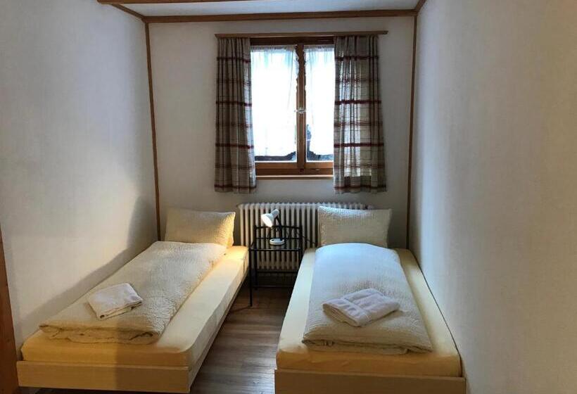 Студио Стандарт с Балконом, B&b Hotel & Appartements Chasa Valär