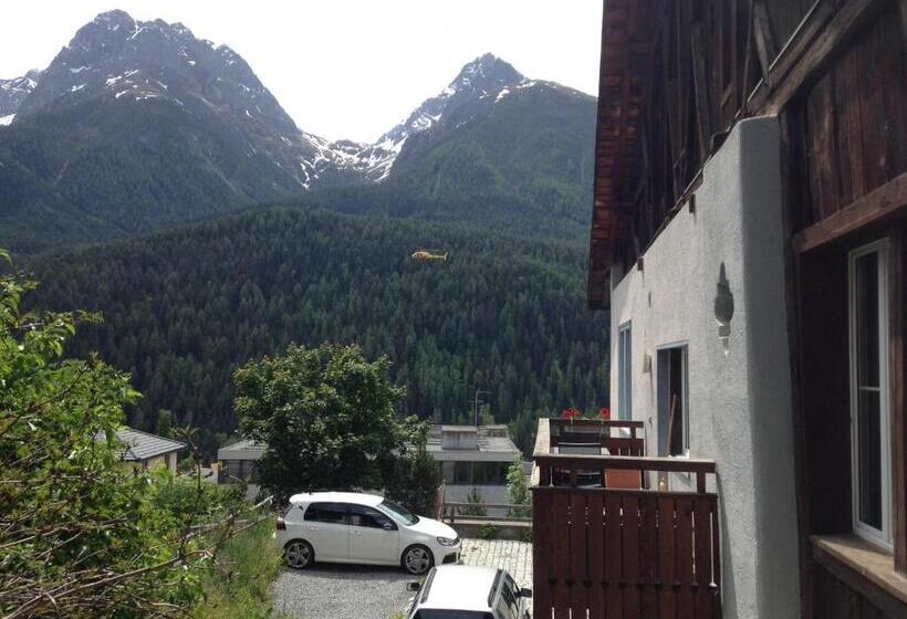 バルコニー付きスタンダードステューディオ, B&b Hotel & Appartements Chasa Valär