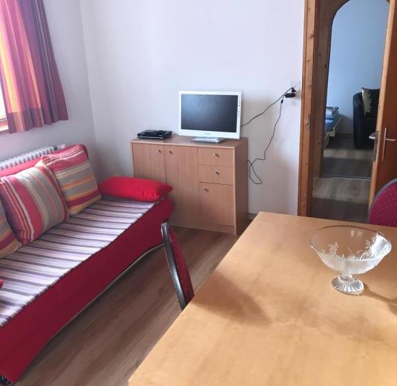 Студио Стандарт с Балконом, B&b Hotel & Appartements Chasa Valär