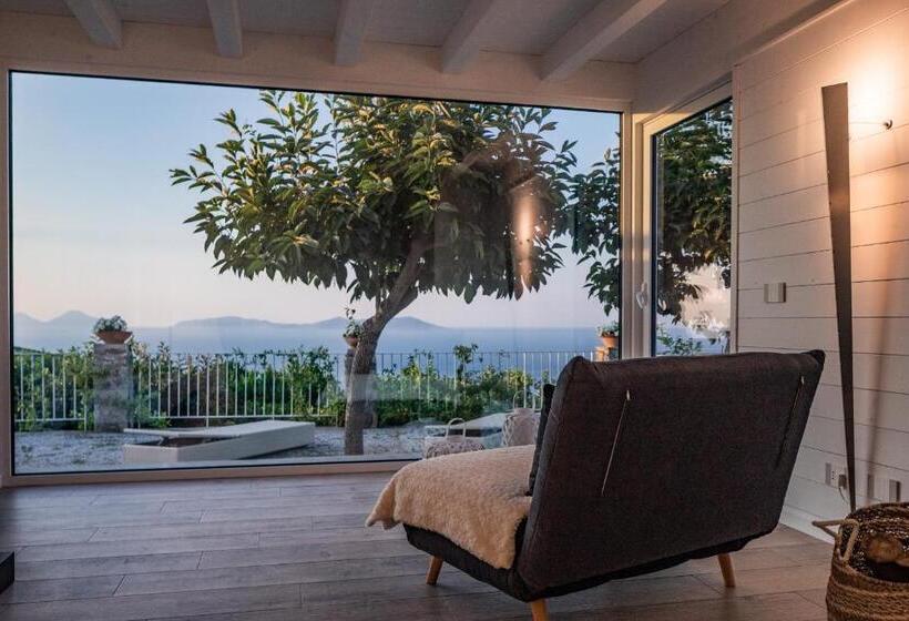 סוויטת ג'וניור עם טרסה, Just Be