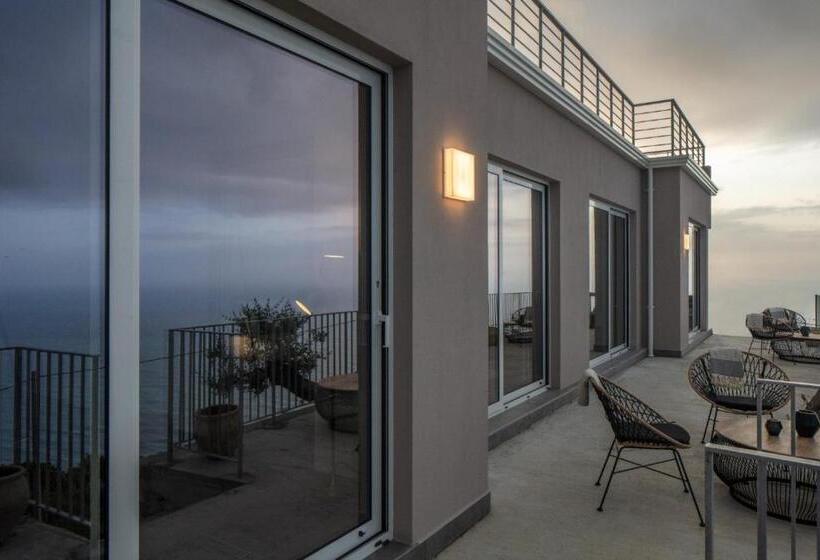 סוויטת ג'וניור, Just Be