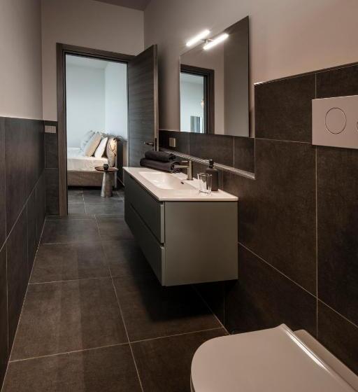 סוויטה אקזקיוטיב, Just Be